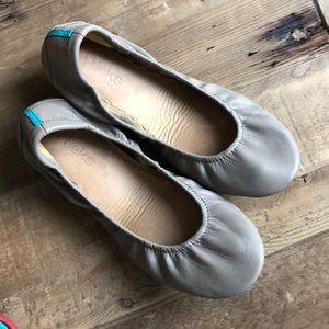 Size 9 Taupe Tieks